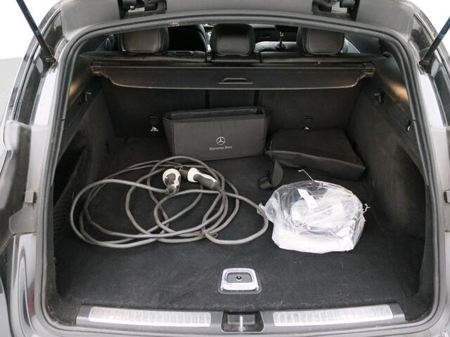 Mercedes-Benz EQC 400 4MATIC Premium Plus 80 kWh AMG Premium Plus 80 kWh | Burmester® | Rijassistentiepakket | Schuifdak | Head-up display | 360°-Camera | Alarm. Inclusief 24 maanden MB Certified garantie voor Europa.