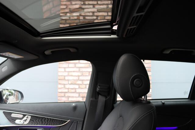 Mercedes-Benz EQC 400 4MATIC AMG Line 80 kWh | Schuifdak | Distronic+ | HUD | Memory | Camera | Keyless Go | Rijassistentiepakket | Advanced Sound System | Zonnerollo's |