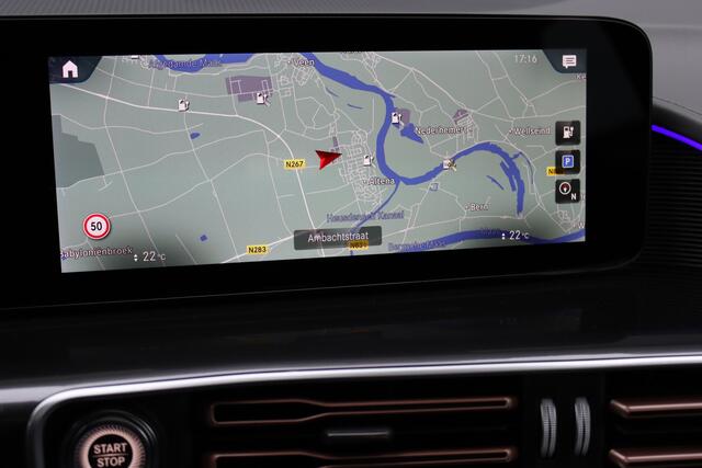 Mercedes-Benz EQC 400 4MATIC AMG Line 80 kWh | Schuifdak | Distronic+ | HUD | Memory | Camera | Keyless Go | Rijassistentiepakket | Advanced Sound System | Zonnerollo's |