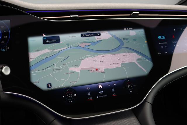 Mercedes-Benz EQE 300 Business Line 89 kWh | Hyperscreen | Distronic | Memory | Panoramadak | Verwarmd Stuurwiel | Augmented Reality | Leder | Warmtepomp |