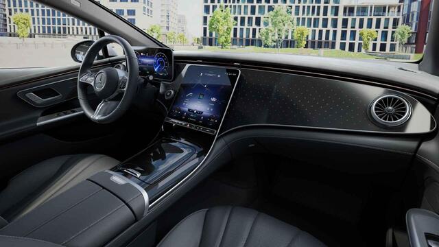 Mercedes-Benz EQE 300 Business Line 89 kWh | Panoramadak | Achteruitrijcamera | 19" lichtmetalen velgen | Stoelverwarming | Sfeerverlichting