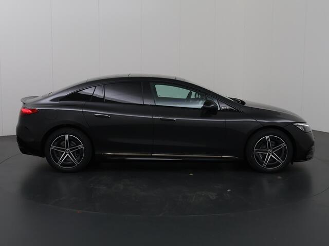 Mercedes-Benz EQE 300 Sport Edition AMG | AMG Pakket | Burmester | Panoramadak | Stuurverwarming | Elektrische stoelen met Memory | Trekhaak | Sfeerverlichting | Zitkenematica | Night Pakket |