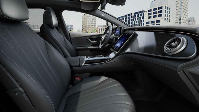 Mercedes-Benz EQE 300 AMG Line 89 kWh | Night | Panoramadak | Luchtvering | Stoelverwarming | Sfeerverlichting | Achteruitrijcamera |