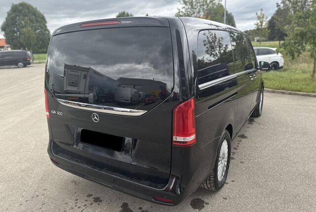 Mercedes-Benz EQV 300 L2 Avantgarde 90 kWh 8-Zitter 47.900 EX BTW Airmatic Leder LED Burmester 360 Camera