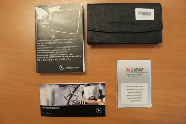 Mercedes-Benz G-KLASSE 63 AMG Night pakket/Magno matt/Panoramadak/Burmester audio/Sfeerverlichting/Entertainment schermen achter/Akrapovic/AMG active ride control/Elektrisch verstelbare stoelen met memory + massage/Stoel verwarming + koeling/360° camera/voorruitverwarming/IWC