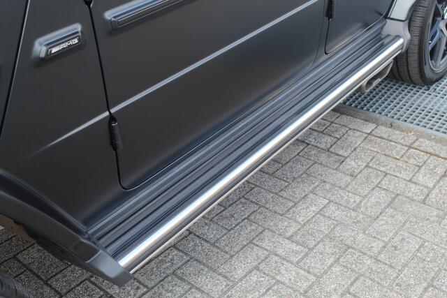 Mercedes-Benz G-KLASSE 63 AMG Night pakket/Magno matt/Panoramadak/Burmester audio/Sfeerverlichting/Entertainment schermen achter/Akrapovic/AMG active ride control/Elektrisch verstelbare stoelen met memory + massage/Stoel verwarming + koeling/360° camera/voorruitverwarming/IWC