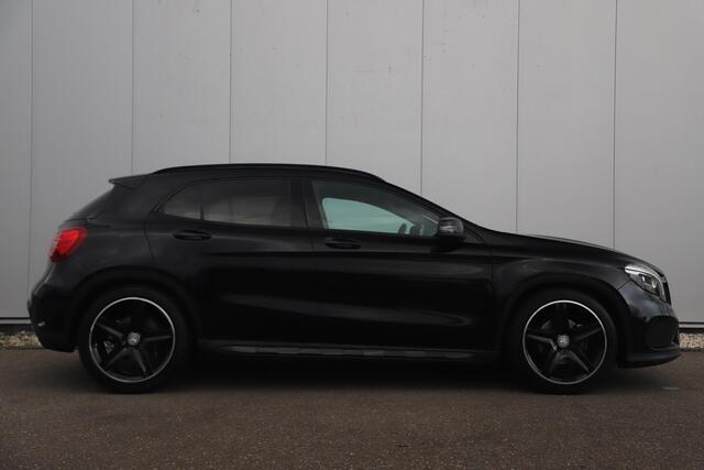 Mercedes-Benz GLA-KLASSE 180 AMG Night Automaat Xenon LED Carplay Half Leder Navigatie 18 inch LMV Sfeerverlichting Sportstoelen