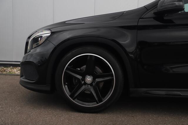 Mercedes-Benz GLA-KLASSE 180 AMG Night Automaat Xenon LED Carplay Half Leder Navigatie 18 inch LMV Sfeerverlichting Sportstoelen