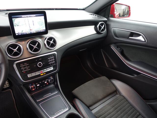 Mercedes-Benz GLA-KLASSE 180 AMG Night Edition Aut- Keyless, Camera, Sfeerverlichting, Sport Interieur, Dynamic Select