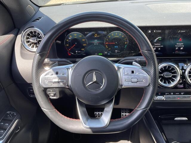 Mercedes-Benz GLA-KLASSE 250 e AMG Line 19"/Panoramadak/Trekhaak/Dodehoek/Adaptieve cruise/360 camera/Keyless/Matrix LED/Stoelverwarming/Apple Carplay & Android Auto