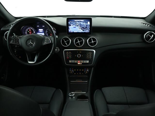 Mercedes-Benz GLA-KLASSE 180 Business Solution | Dual Climate Control | Camera | Parkeersensoren | Navigatie | Stoelverwarming | Inclusief 24 maanden MB Certified garantie voor Europa.