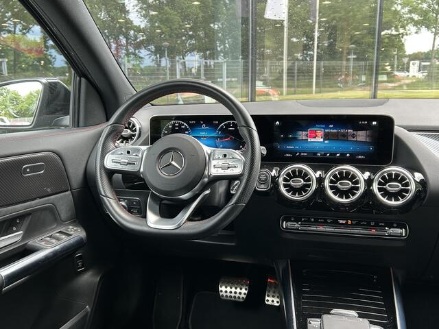 Mercedes-Benz GLA-KLASSE 200 AMG // Camera // Sfeerverlichting // Night Pakket // Augmented Reality // Carplay // 19" Muli Spaak Velgen
