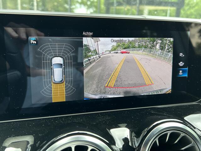 Mercedes-Benz GLA-KLASSE 200 AMG // Camera // Sfeerverlichting // Night Pakket // Augmented Reality // Carplay // 19" Muli Spaak Velgen