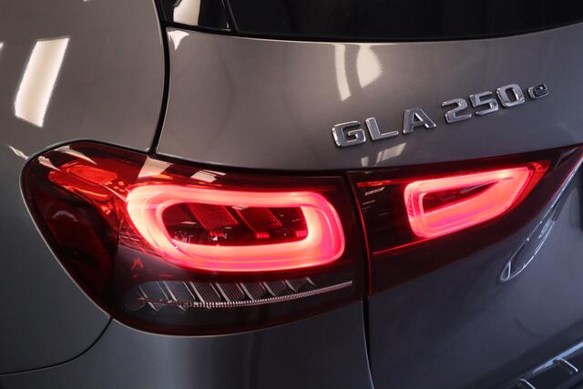 Mercedes-Benz GLA-KLASSE 250 e Business Solution AMG Limited Pano dak LED CC Lane Assist