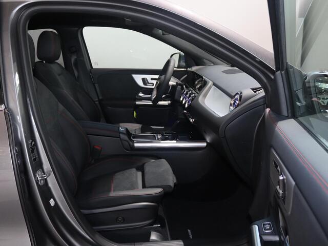 Mercedes-Benz GLA-KLASSE 180 Business Solution AMG | Panoramaschuifdak | Premium Plus | head-up display | Trekhaak