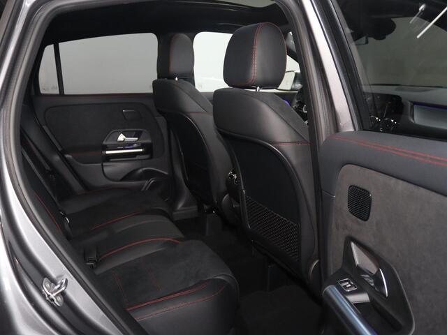 Mercedes-Benz GLA-KLASSE 180 Business Solution AMG | Panoramaschuifdak | Premium Plus | head-up display | Trekhaak