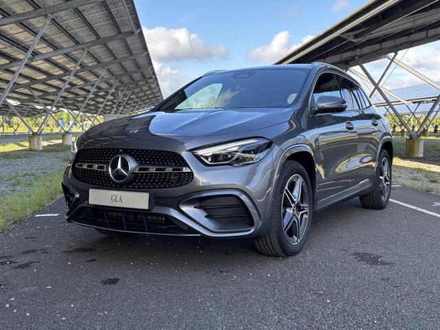 Mercedes-Benz GLA-KLASSE 180 Business Solution AMG | Panoramadak | Memory stoelen | Head-up display | Trekhaak | 360 camera | Sfeerverlichting |