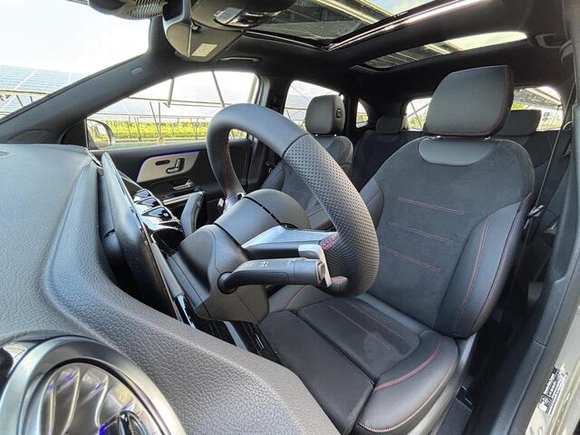 Mercedes-Benz GLA-KLASSE 180 Business Solution AMG | Panoramadak | Memory stoelen | Head-up display | Trekhaak | 360 camera | Sfeerverlichting |