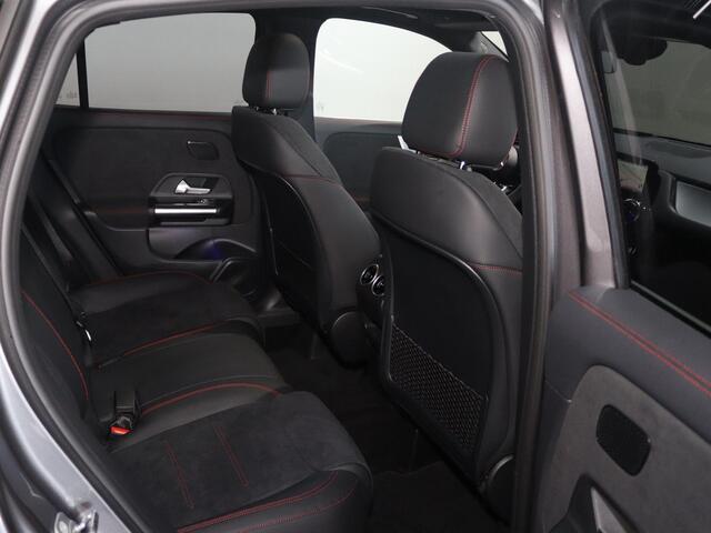 Mercedes-Benz GLA-KLASSE 180 Business Solution AMG Mercedes-Benz GLA 180 Business Solution AMG