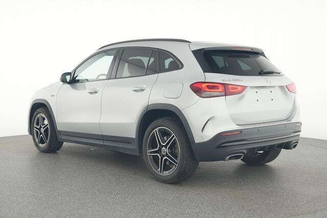 Mercedes-Benz GLA-KLASSE 250 e AMG Nightpakket Plug-In Hybride | Distronic | Keyless Go | Sfeerverlichting | Sound System | Parkeerpakket met Camera | Inclusief 24 maanden Mercedes-Benz Certified garantie voor Europa.