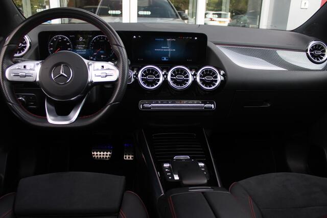 Mercedes-Benz GLA-KLASSE 250 e 218PK AUTOMAAT BUSINESS SOLUTION | PANORAMISCH SCHUIF/KANTEL DAK | ELEKTRISCHE ACHTER KLEP | MULTIBEAM LED MATRIX KOPLAMPEN | STOEL VERWARMING | KEYLESS ENTRY/START | NAVIGATIE | DAB+ RADIO | APPLE CARPLAY /ANDROID AUTO | ADAPTIVE CRUISE CONTROL | S