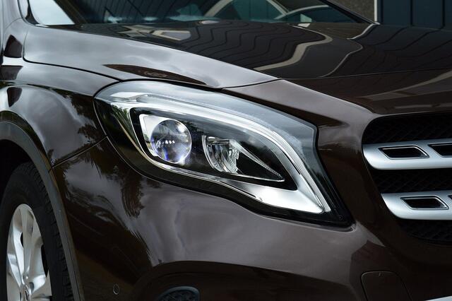 Mercedes-Benz GLA-KLASSE 180 Business Solution Plus Upgrade Edition Rijklaarprijs-Garantie Navigatie Airco Trekhaak Camera Led 1e Eigenaar