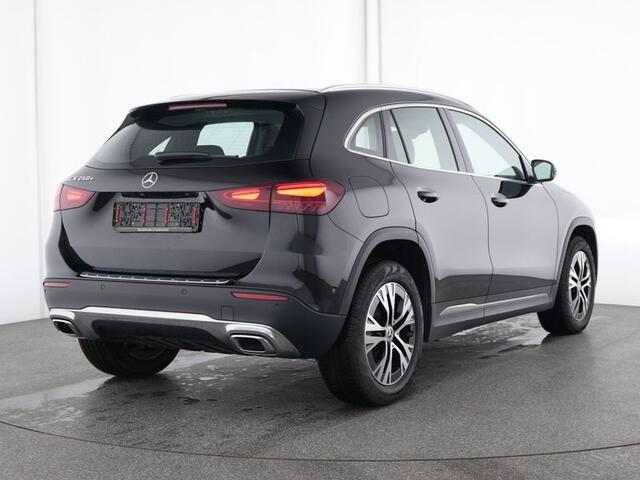 Mercedes-Benz GLA-KLASSE 250 e Plug-In Hybride | Progressive Line Advanced | Burmester® | Dodehoek Assist | Memory Voorstoelen | Stuur en Stoelverwarming | Ledkoplampen | Inclusief 24 maanden MB Certified garantie voor Europa.