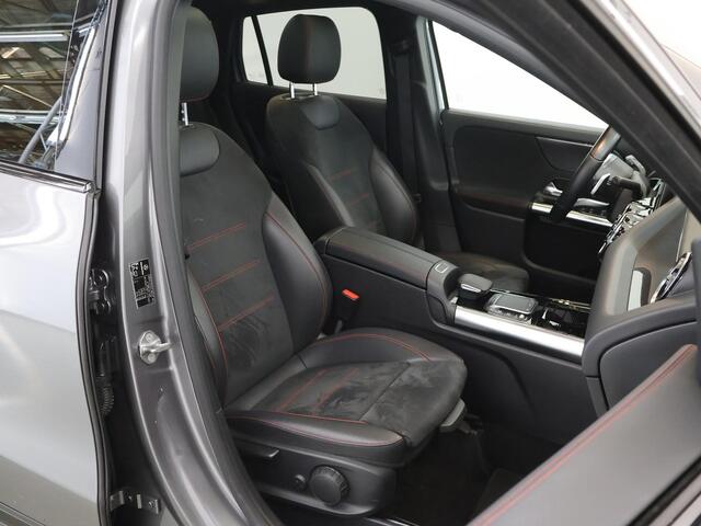 Mercedes-Benz GLA-KLASSE 200 AMG Line | Night | Panoramadak | Widescreen | Achteruitrijcamera |