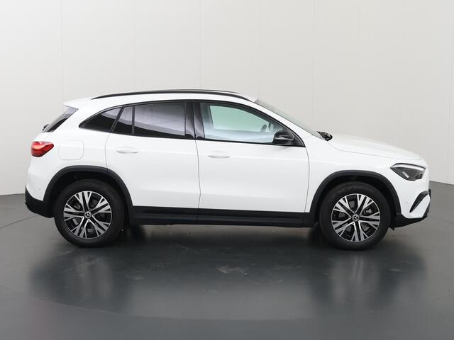 Mercedes-Benz GLA-KLASSE 250 e Star Edition AMG Line | Navigatie | Parkeercamera | Stoelverwarming | Keyless Go |