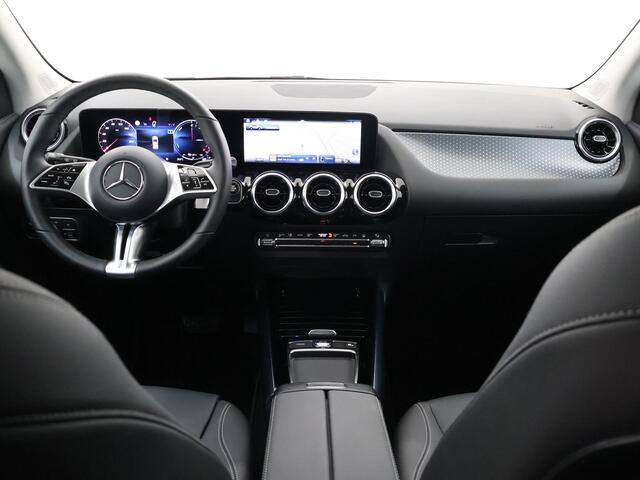 Mercedes-Benz GLA-KLASSE 250 e Star Edition AMG Line | Navigatie | Parkeercamera | Stoelverwarming | Keyless Go |