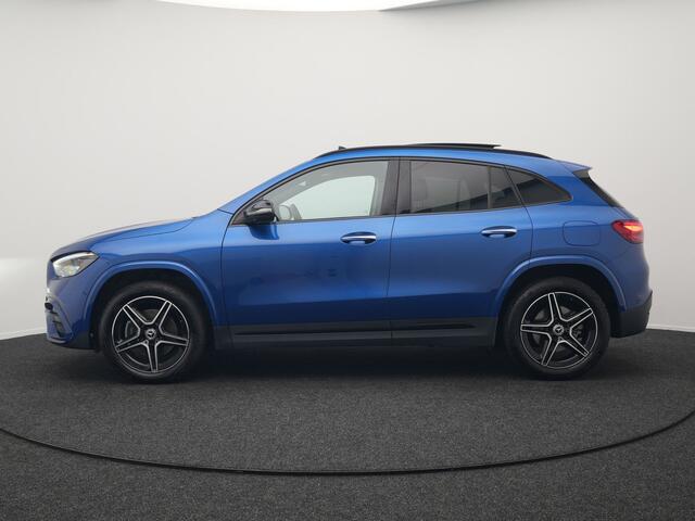 Mercedes-Benz GLA-KLASSE 250 e AMG Line Plug In Hybrid Facelift Night 218pk PHEV | Panodak | Adaptive Cruise | Burmester | 360 Camera | Alcantara Sportstoelen | Widescreen Navi | Keyless | Sfeerverlichting |