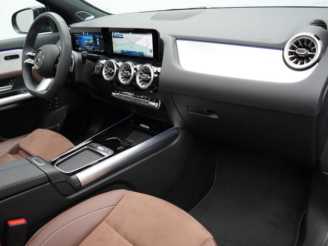 Mercedes-Benz GLA-KLASSE 250 e AMG Line Plug In Hybrid Facelift Night 218pk PHEV | Panodak | Adaptive Cruise | Burmester | 360 Camera | Alcantara Sportstoelen | Widescreen Navi | Keyless | Sfeerverlichting |