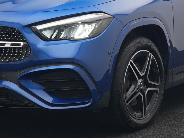 Mercedes-Benz GLA-KLASSE 250 e AMG Line Plug In Hybrid Facelift Night 218pk PHEV | Panodak | Adaptive Cruise | Burmester | 360 Camera | Alcantara Sportstoelen | Widescreen Navi | Keyless | Sfeerverlichting |