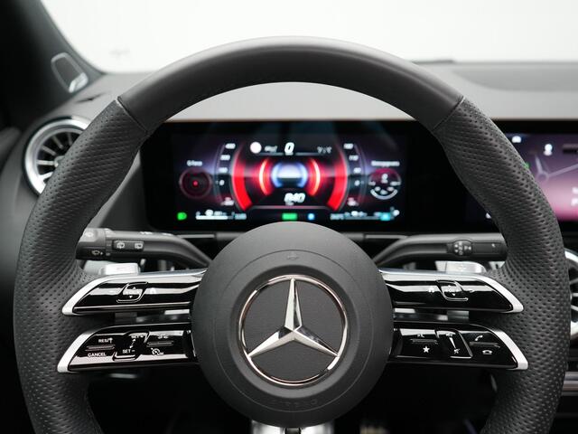 Mercedes-Benz GLA-KLASSE 250 e AMG Line Plug In Hybrid Facelift Night 218pk PHEV | Panodak | Adaptive Cruise | Burmester | 360 Camera | Alcantara Sportstoelen | Widescreen Navi | Keyless | Sfeerverlichting |