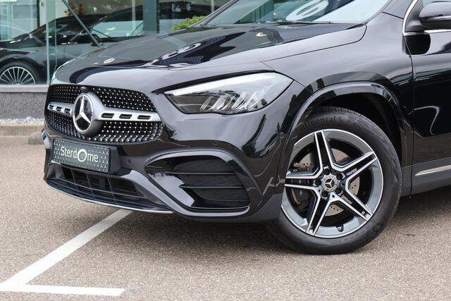 Mercedes-Benz GLA-KLASSE 250 e Edition AMG Line l Facelift l Panoramadak l MBUX l Camera l Dodehoek assistent l Keyless Go l LED adaptief l Sfeerverlichting l Winterpakket l Spiegel pakket l I Stuur/stoel verwarming I Elektrische kofferklep I Electr. bedienbare achterklep l Stoel