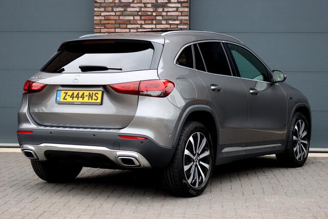 Mercedes-Benz GLA-KLASSE 250 e Business Solution Luxury Limited | Distronic+ | Panoramadak | Trekhaak | Memory | Burmester | Leder | Camera | Augmented Reality | Verwarmd Stuurwiel |