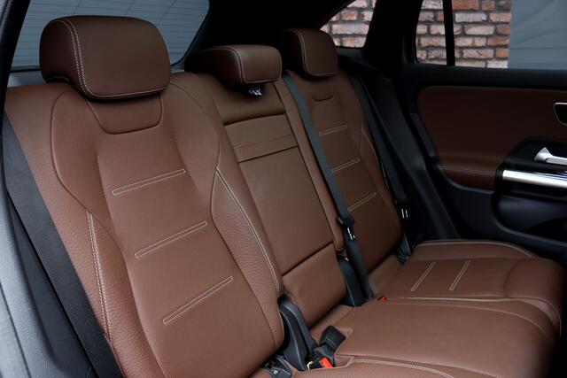 Mercedes-Benz GLA-KLASSE 250 e Business Solution Luxury Limited | Distronic+ | Panoramadak | Trekhaak | Memory | Burmester | Leder | Camera | Augmented Reality | Verwarmd Stuurwiel |