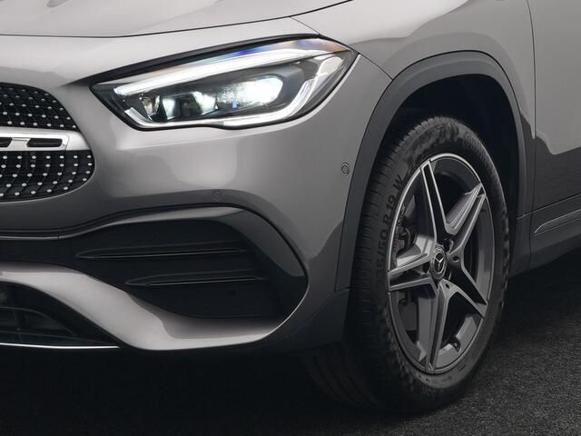 Mercedes-Benz GLA-KLASSE 250 e AMG Line Plug in Hybrid 218pk Dealer O.H | PHEV | Trekhaak af Fabriek | Panodak | Head Up| Adaptive Cruise | Apple Carplay | 360 camera | Sfeeverlichting | Lederen Sportstoelen Verwarmd | Widescreen Display | Navigatie | DAB |