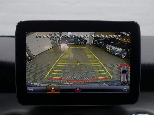 Mercedes-Benz GLA-KLASSE 180 AMG Night Edition Aut- Panoramadak, Sfeerverlichting, Camera, Dynamic Select, Keyless, Xenon Led