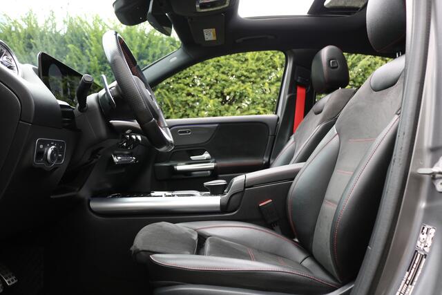 Mercedes-Benz GLA-KLASSE AMG 35 4MATIC AMG NightPakket 306PK (31.249Km Panodak Sportleder/Memory Carplay Burmester Widescreen M-Bux Full-Led 20InchAMG PrivacyGlass)