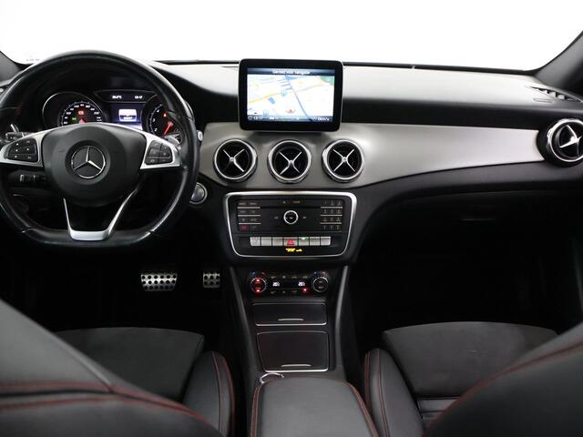 Mercedes-Benz GLA-KLASSE 180 Business Solution AMG | Night | Panoramadak | Stoelverwarming | Navigatie |