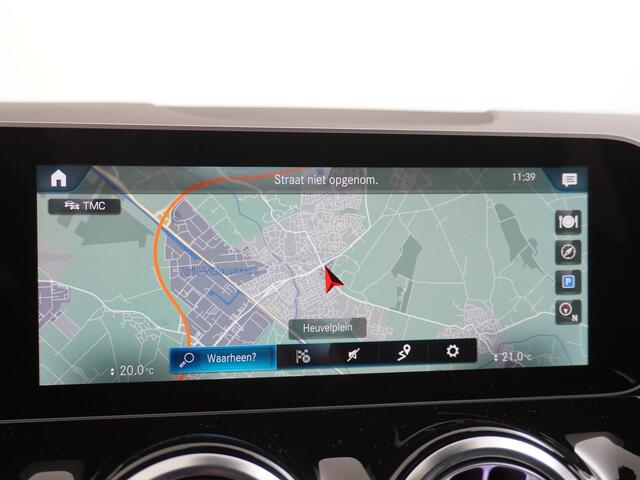 Mercedes-Benz GLA-KLASSE 200 Business Solution Luxury AMG Velgen MBUX Sfeerverlichting Camera Dealer onderhouden