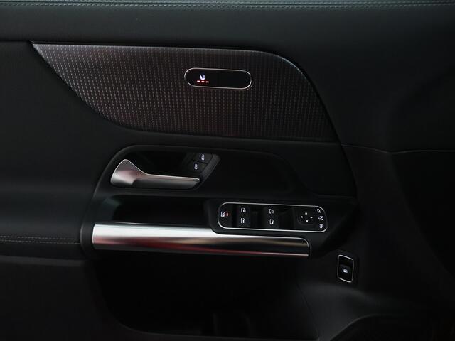 Mercedes-Benz GLA-KLASSE 250 e Business Solution Luxury Line Apple CarPlay | Nightpakket | Achteruitrijcamera | Trekhaak Inclusief 24 maanden MB Certified garantie voor Europa.