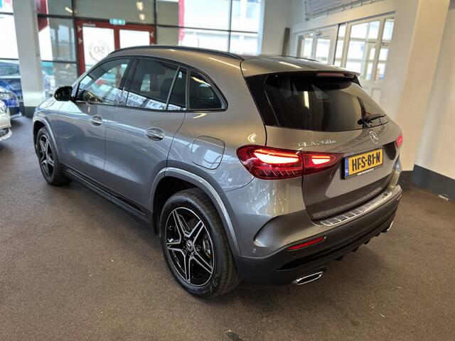 Mercedes-Benz GLA-KLASSE 250 e Star Edition AMG Line | Panoramadak | Facelift | Sfeerverlichting | Achteruitirijcamera | Adaptieve cruise control | Adaptief onderstel | Lane assist | Stoelverwarming | Apple carplay