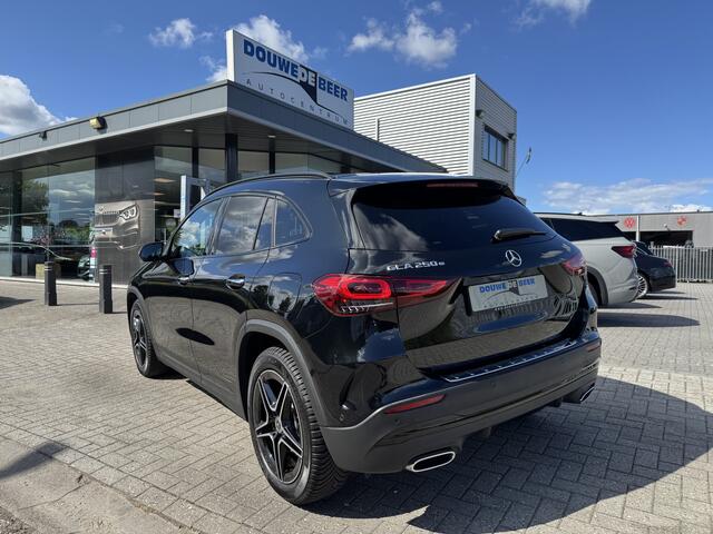 Mercedes-Benz GLA-KLASSE 250 e AMG Line Night Pano-Dak | Trekhaak | Distronic | HUD | 360-Camera