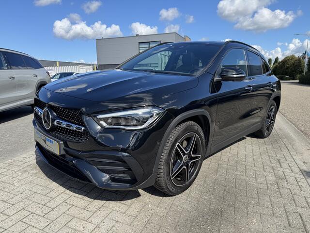 Mercedes-Benz GLA-KLASSE 250 e AMG Line Night Pano-Dak | Trekhaak | Distronic | HUD | 360-Camera