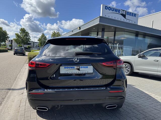 Mercedes-Benz GLA-KLASSE 250 e AMG Line Night Pano-Dak | Trekhaak | Distronic | HUD | 360-Camera
