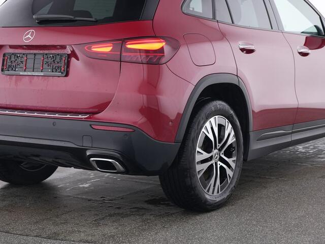 Mercedes-Benz GLA-KLASSE 250 e Plug-In Hybride Trekhaak | Night Pakket | Sfeerverlichting | 11 kW Laden | Stuur en Stoelverwarming. Inclusief 24 maanden MB Certified garantie voor Europa.