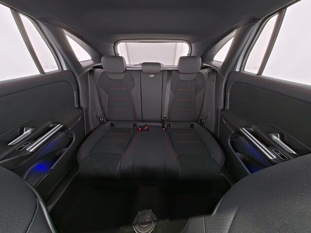 Mercedes-Benz GLA-KLASSE 250 e AMG Plug-In Hybride AMG Line | Head-up-Display | Distronic | 11Kw Laden | Stuur en Stoelverwarming | Sfeerverlichting. Inclusief 48 maanden Mercedes-Benz Certified garantie voor Europa.