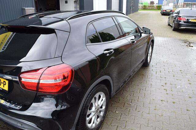 Mercedes-Benz GLA-KLASSE 180 Business Solution AMG